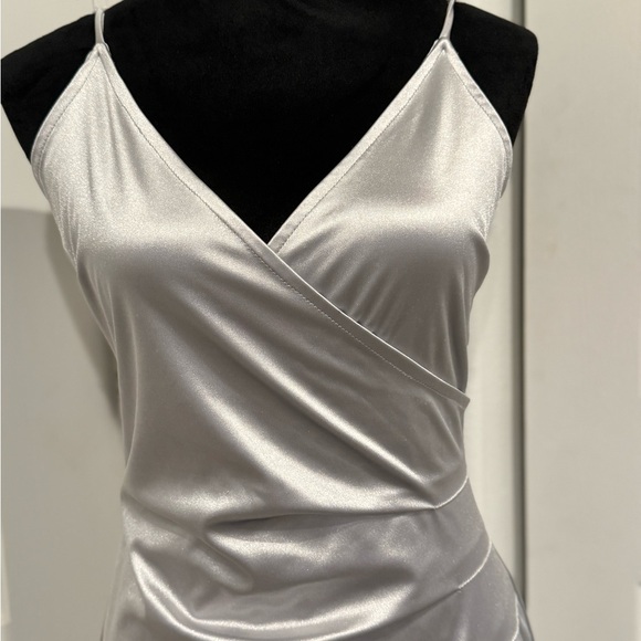 E.L.H Studio Women's Silver Dress Spaghetti Strap Wrap Fitted Size Large NWOT - Picture 6 of 6